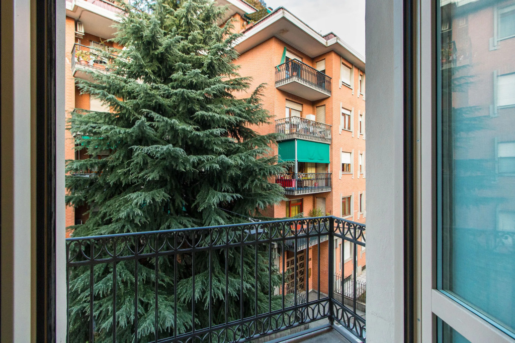 Colorful Statuto Square Design Apart