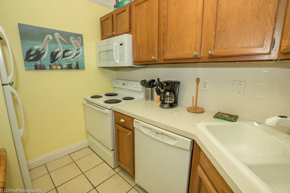 Sandpiper Cove 8245 Studio Bedroom Condo by RedAwning