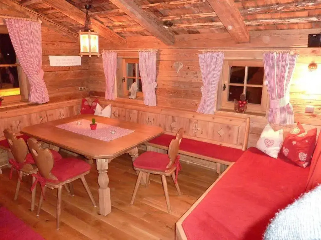Almdorf Flachau - Luxus Hüttenurlaub