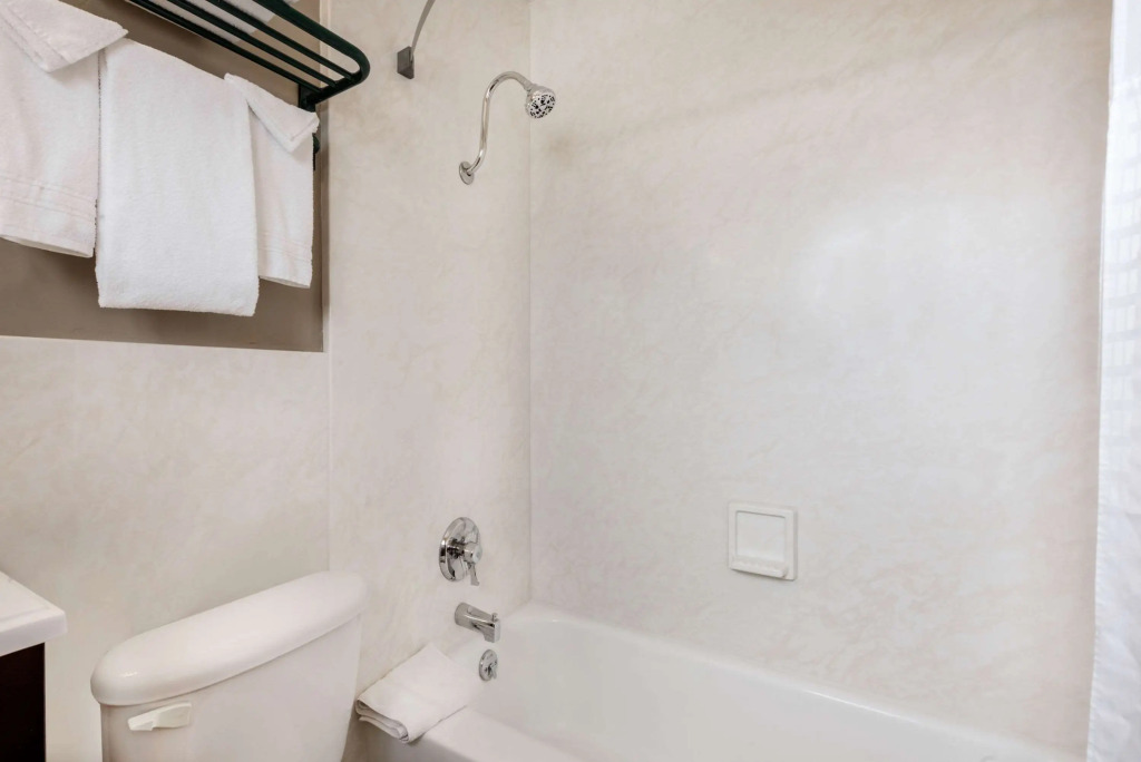 Days Inn by Wyndham Show Low
