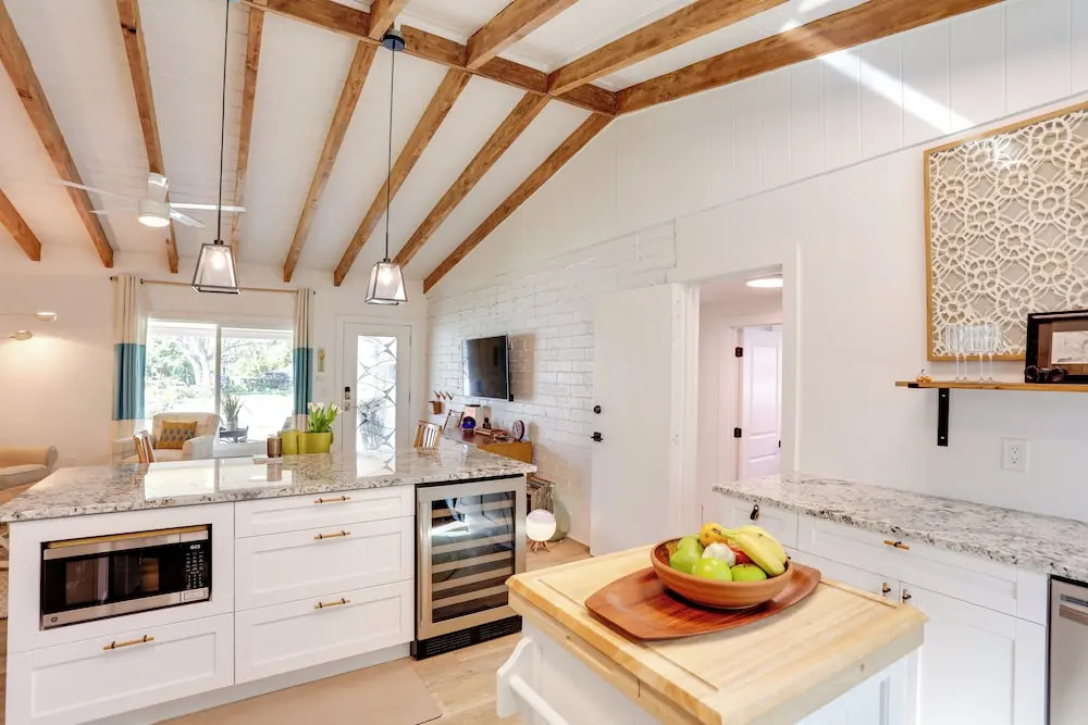 Pet-friendly Home ~ 6 Mi to Jensen Beach Park!
