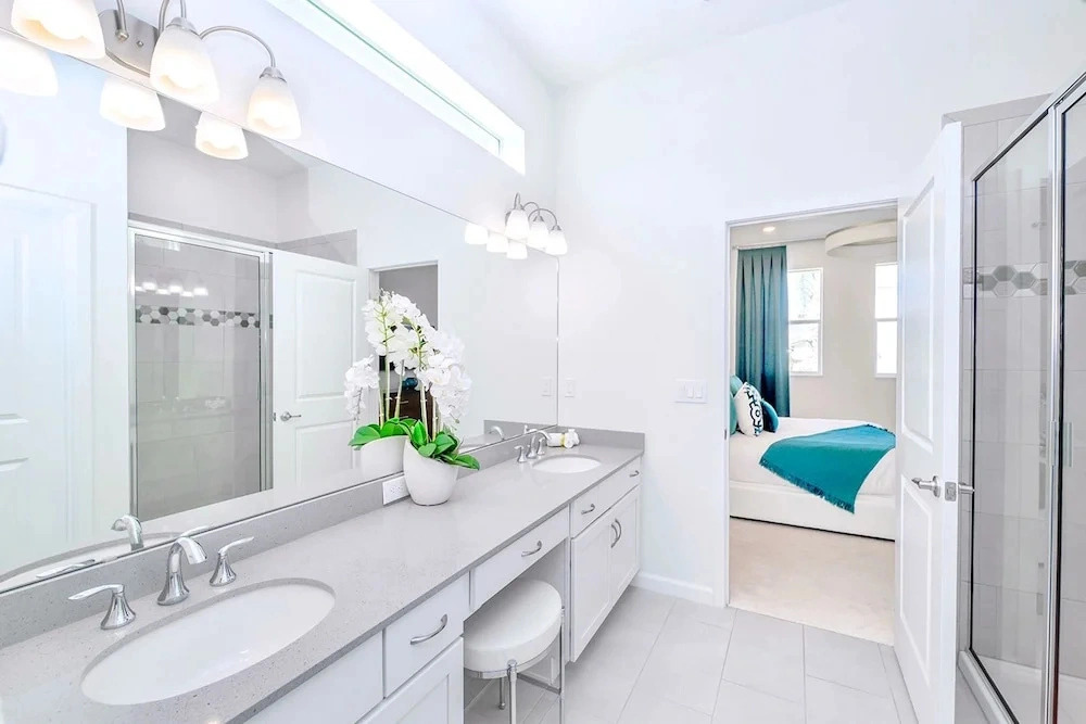 Upstay Mansion w Cinema Games Pool - Sleeps 24