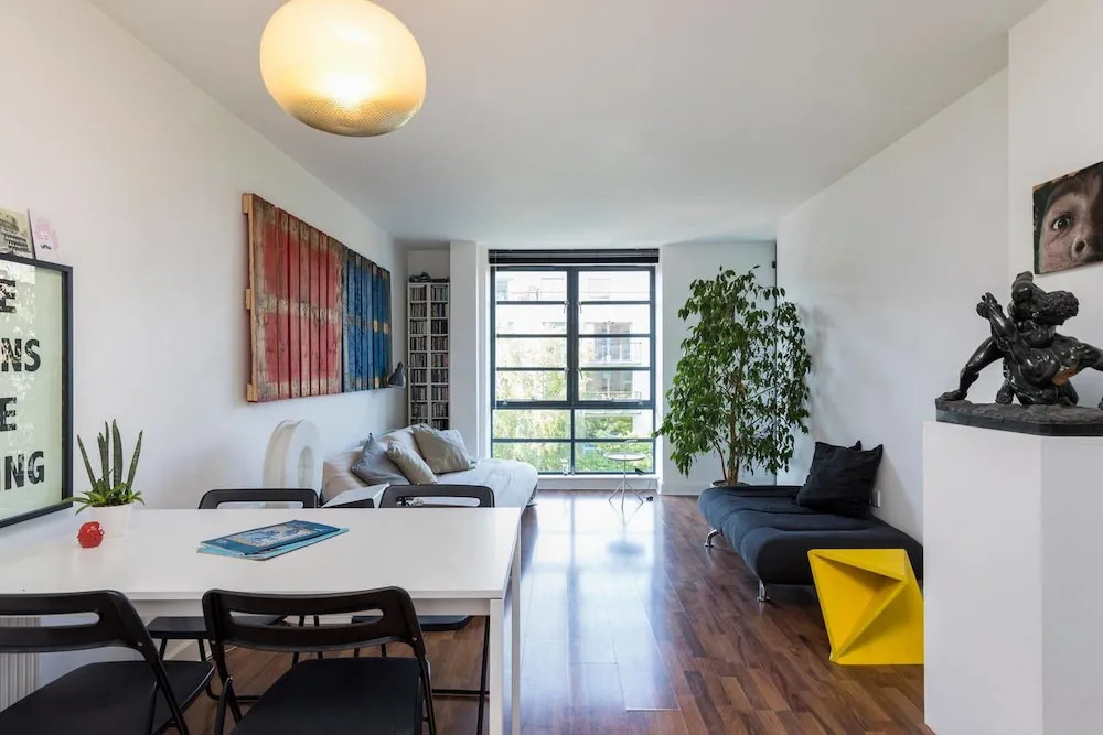 Stylish 2bed 2bath w/ Tasteful Decor & Canal Views