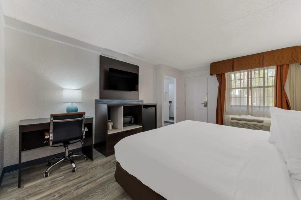Quality Inn & Suites Airport