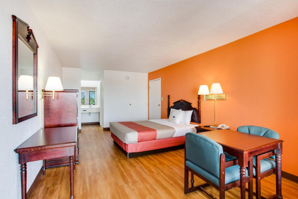 Motel 6-White House, TN