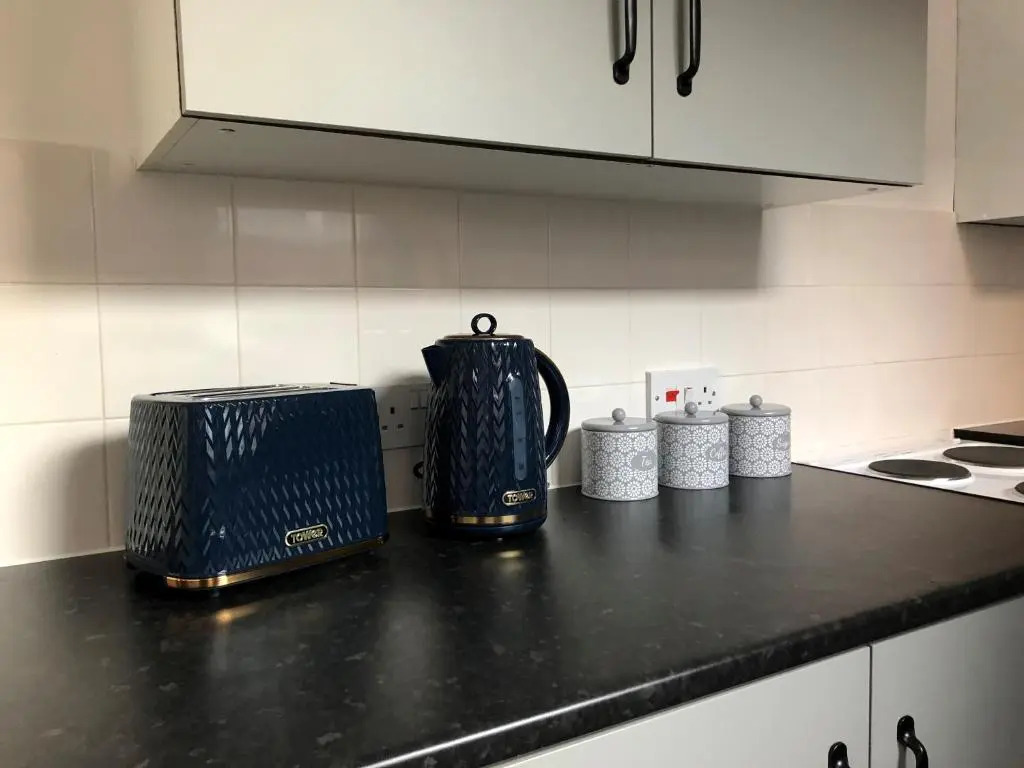 Coventry Cosy House, City Centre, Free Parking, Sleeps 5, by EMPOWER HOMES rates incl VAT