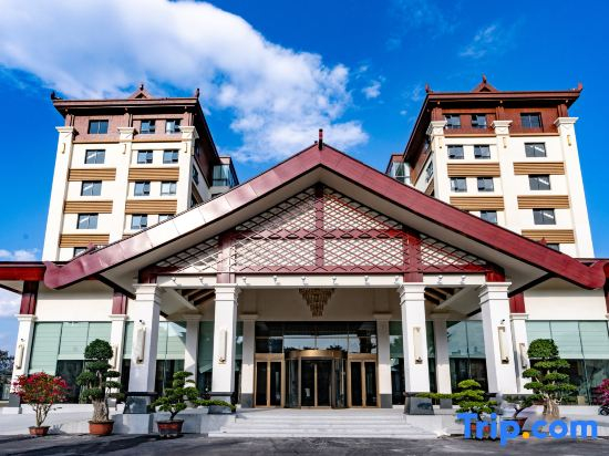 Grand Hotel Mangshi Shengshui Lake