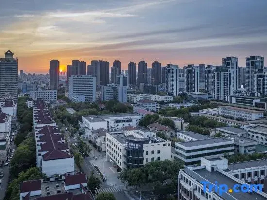 PALACE HOTELS(Tianjin Binhai New Area Tanggu High Speed Railway Station)