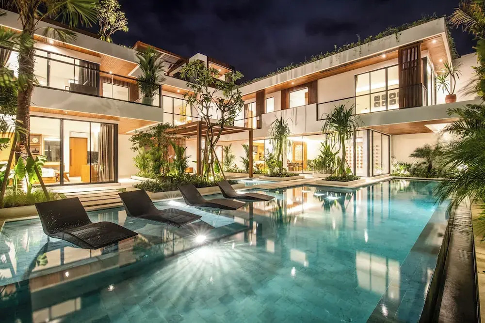Brand new Luxury 5 br villa 200m to Brawah Beach