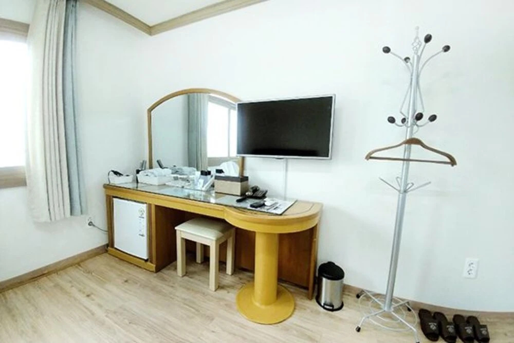 Top Island Hotel