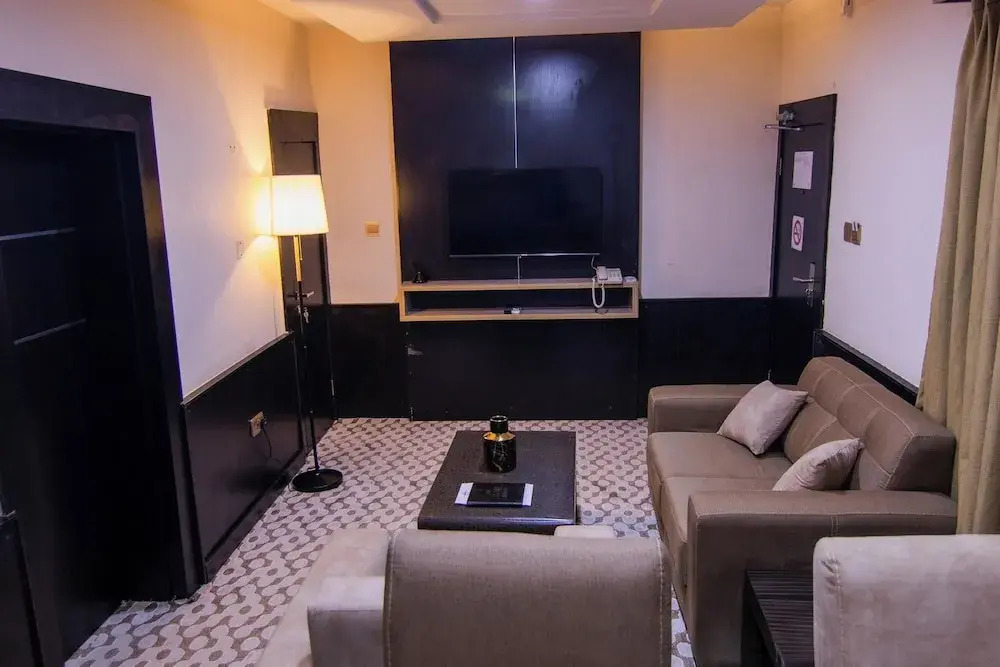 Bon Hotel Royal Parklane