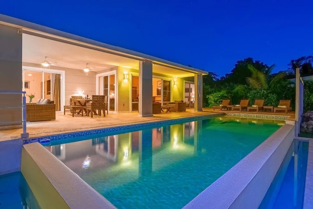Magnificent Mid-century Mini Mansion