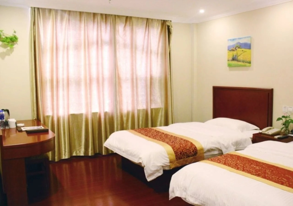 GreenTree Inn Shanghai MinHang ZhuanQiao Subway Station East ZhuanXing Road Shell Hotel
