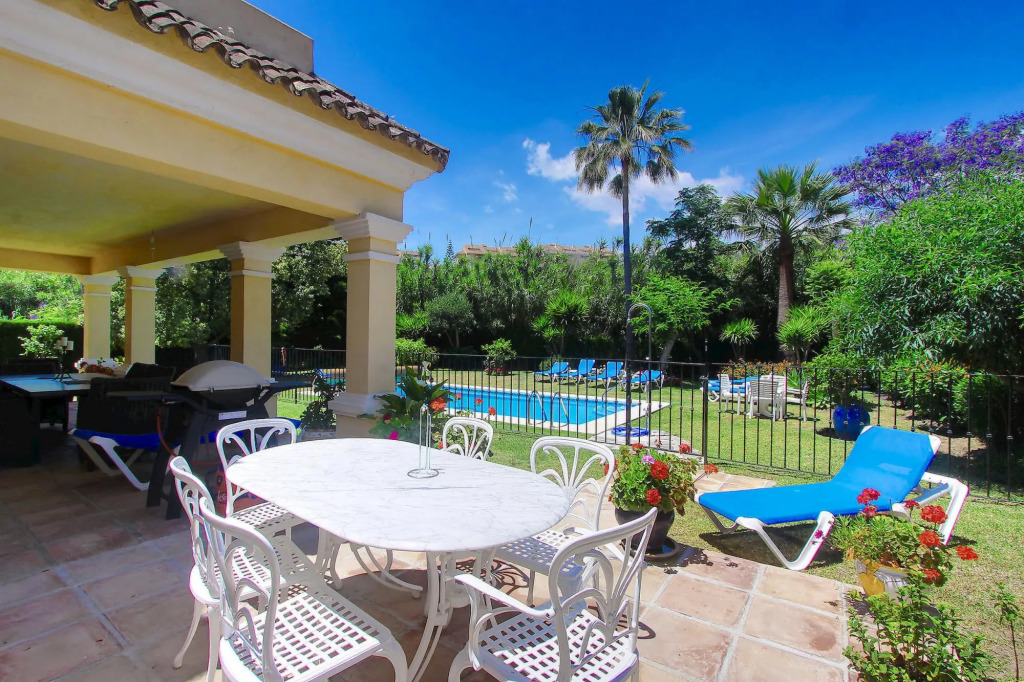 1106 Marbella Large Family Villa