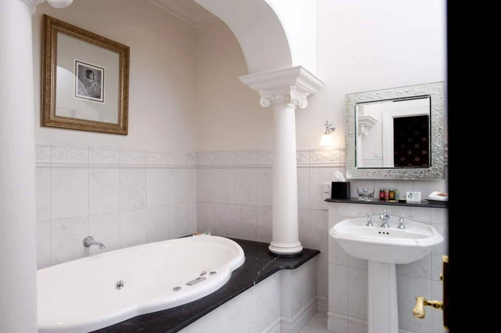 Craigs Royal Hotel