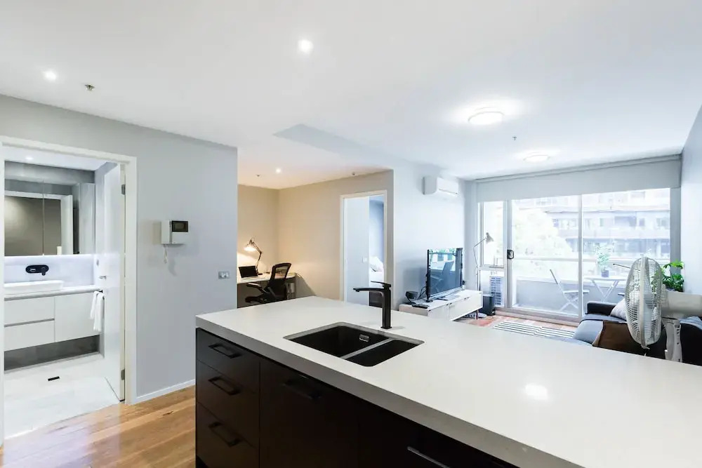 SANDRA, 1BDR Carlton Apartment