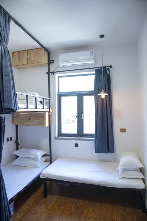 Zeako Youth Hostel