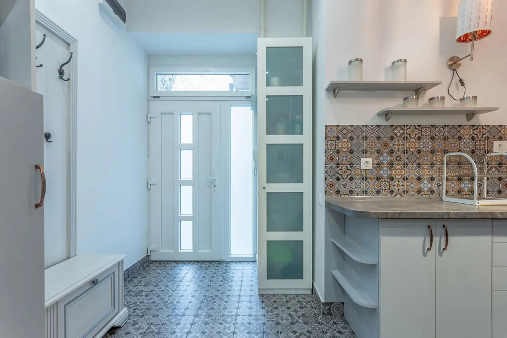Goldcentral Apartment Dob