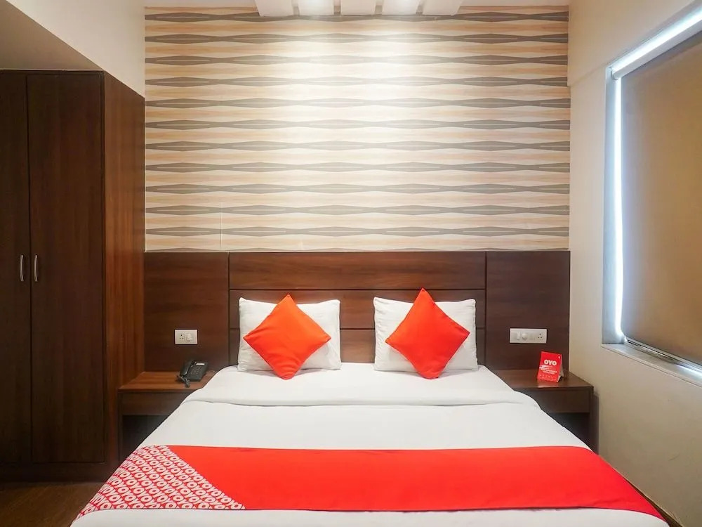 OYO Flagship 15614 Hotel Olive KEM Hospital