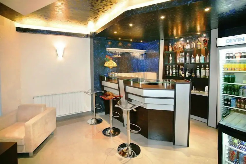 Riverside Family Hotel