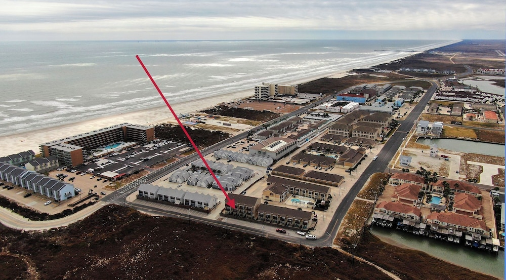 Ocean's 96 by Avantstay Heated Pool + Foosball Table + Media Room + Walk to North Padre Beach
