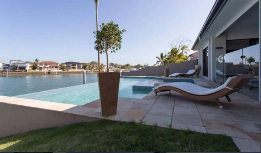 Bella Vista Of Raby Bay