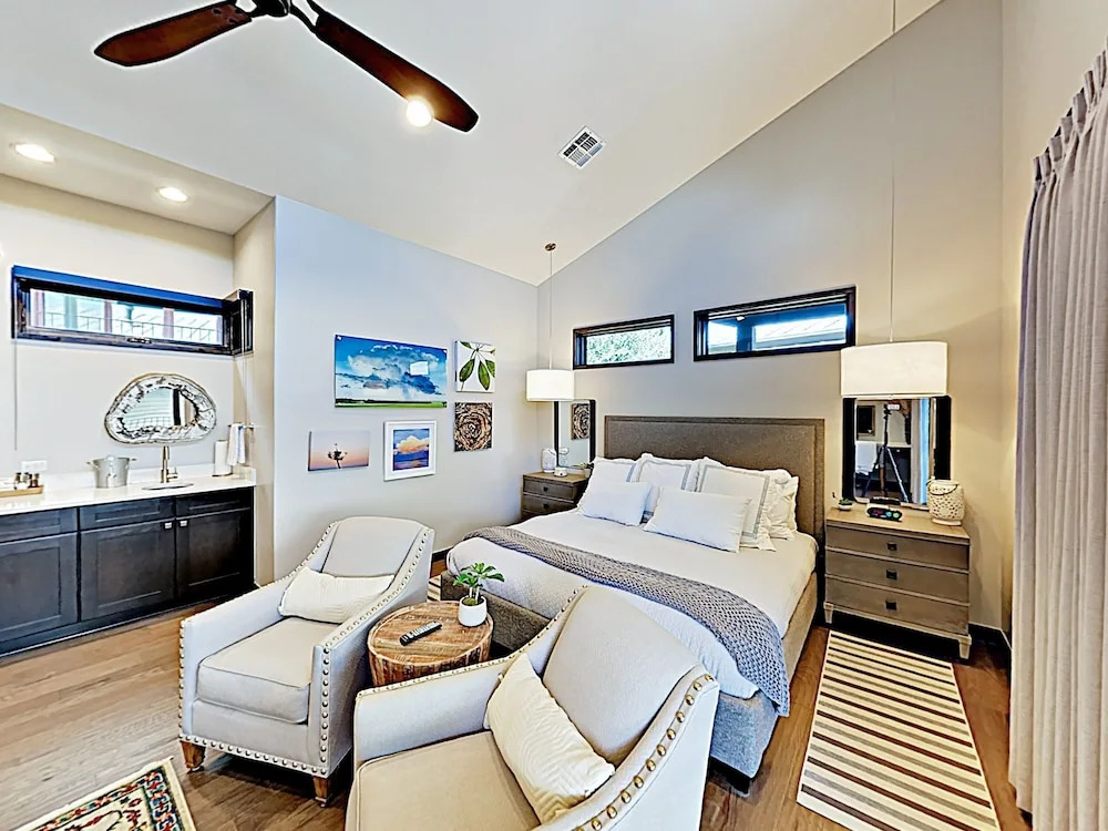 New Listing! Luxe Lake Travis Studio W/ Pool 1 Bedroom Cabin