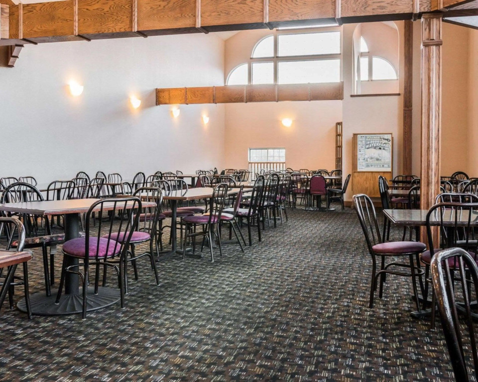Clarion Hotel Mackinaw City Beachfront