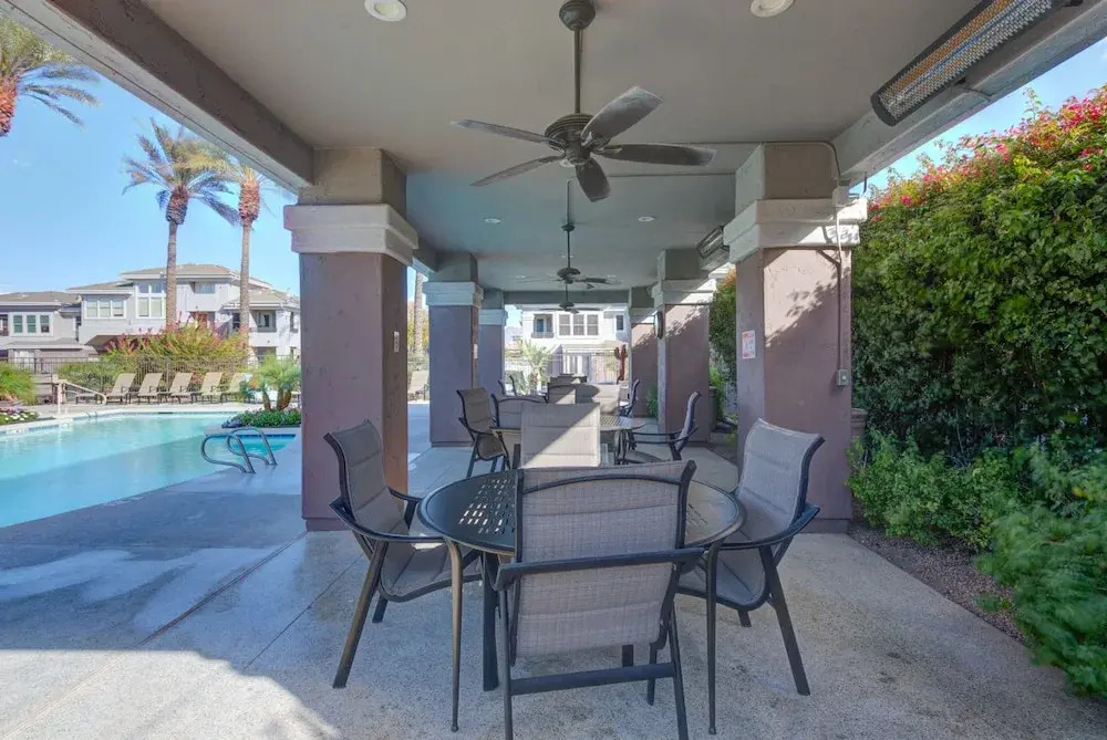 Lux Scottsdale Condo Overlooks 9th Hole Near Golf