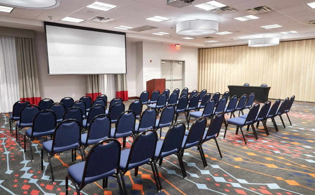 Holiday Inn & Suites Stockbridge Atlanta I-75 by IHG