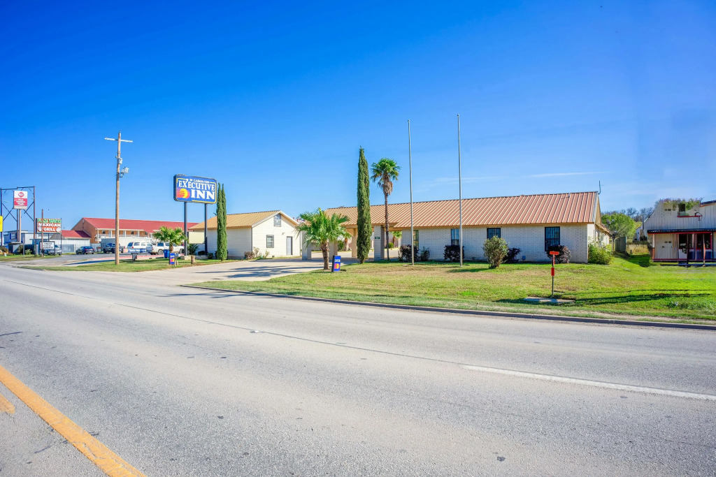Pleasanton Executive Inn By OYO