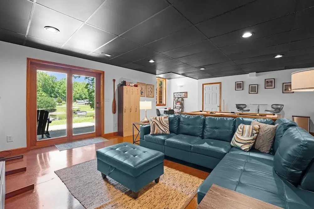 Shady Daze: Waterfront Home w/ Deck, Hot Tub & Lake Views