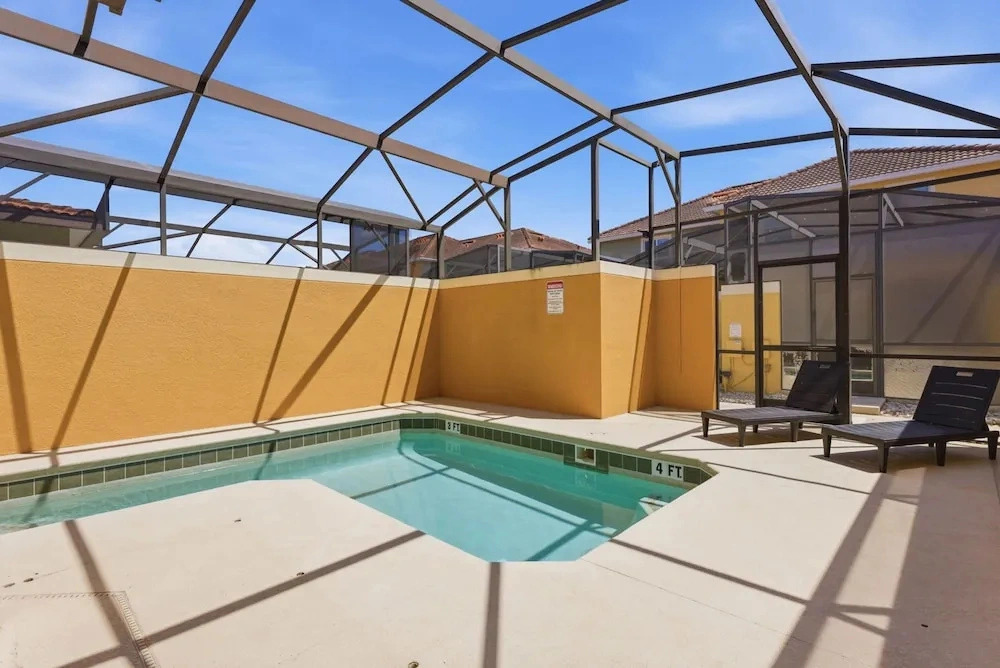 Stylish 4BR Private Pool Themed Rooms Sleeps 13