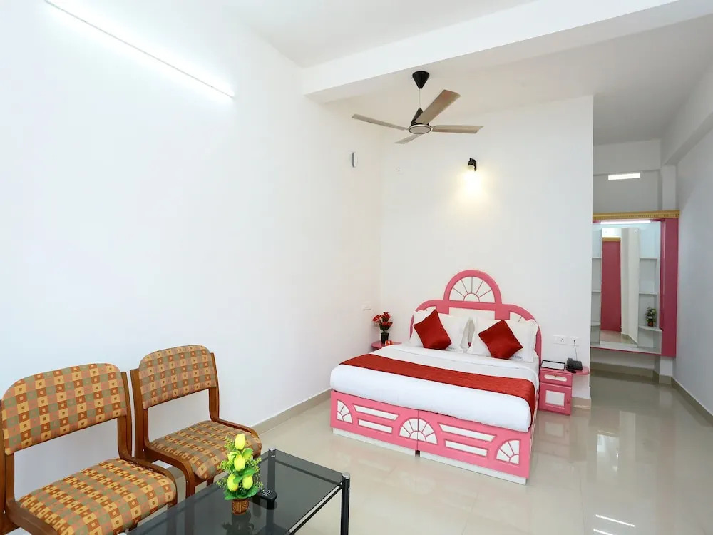 OYO 12759 Hotel Lumino