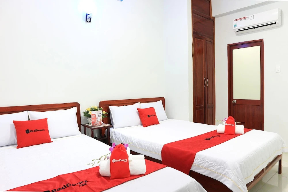 RedDoorz near Bai Sau 3