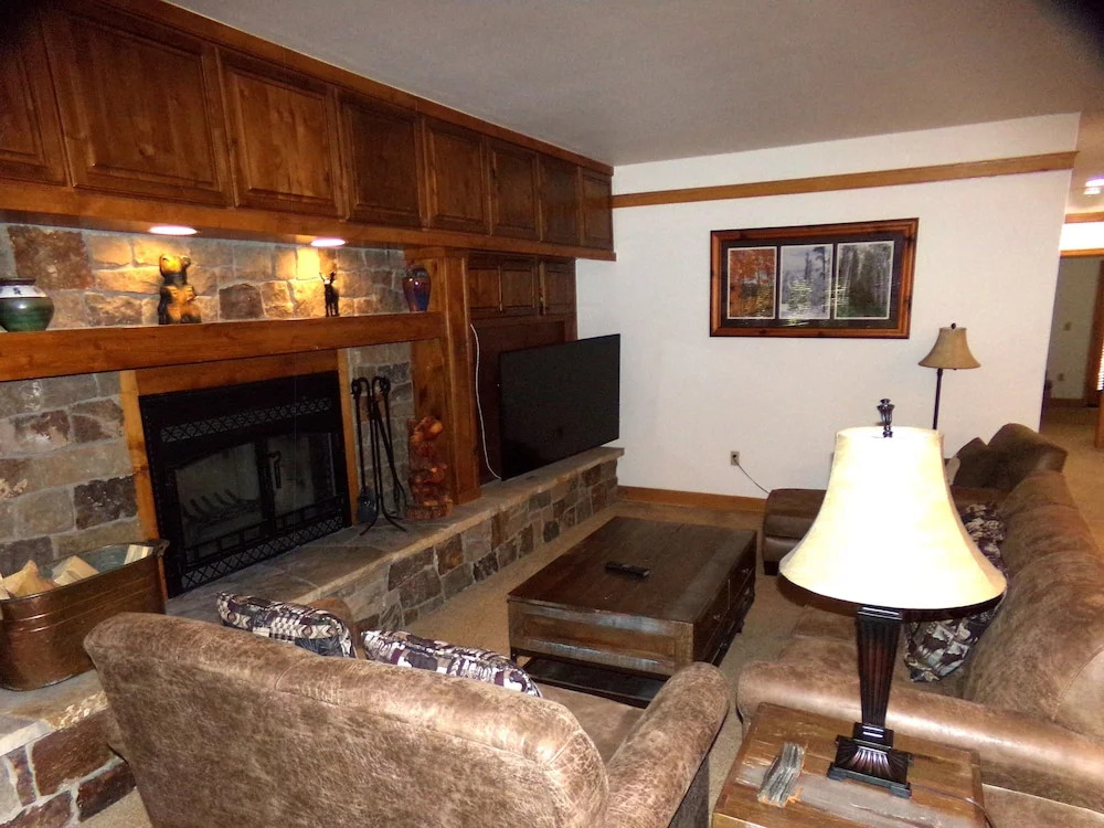 Chateau DuMont Oversized 2 Bed 2 Ba CDMR