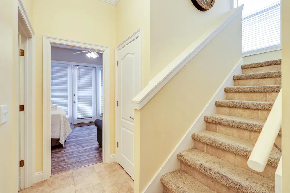413 la Valencia Circle by BlueSwell