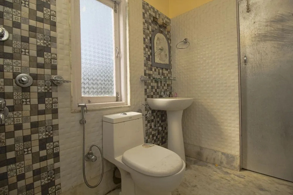 OYO 23588 Hotel Chittiz