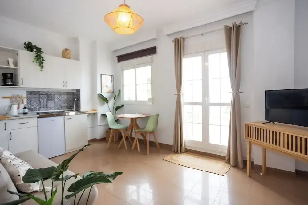 Naim Guest House Nerja