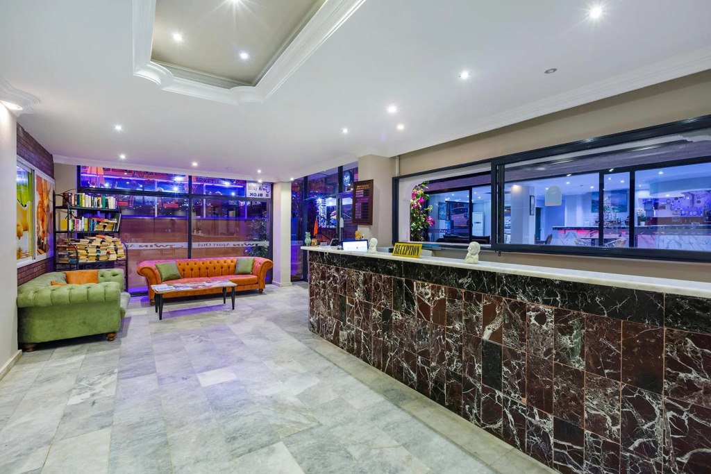 Twin Apart Hotel