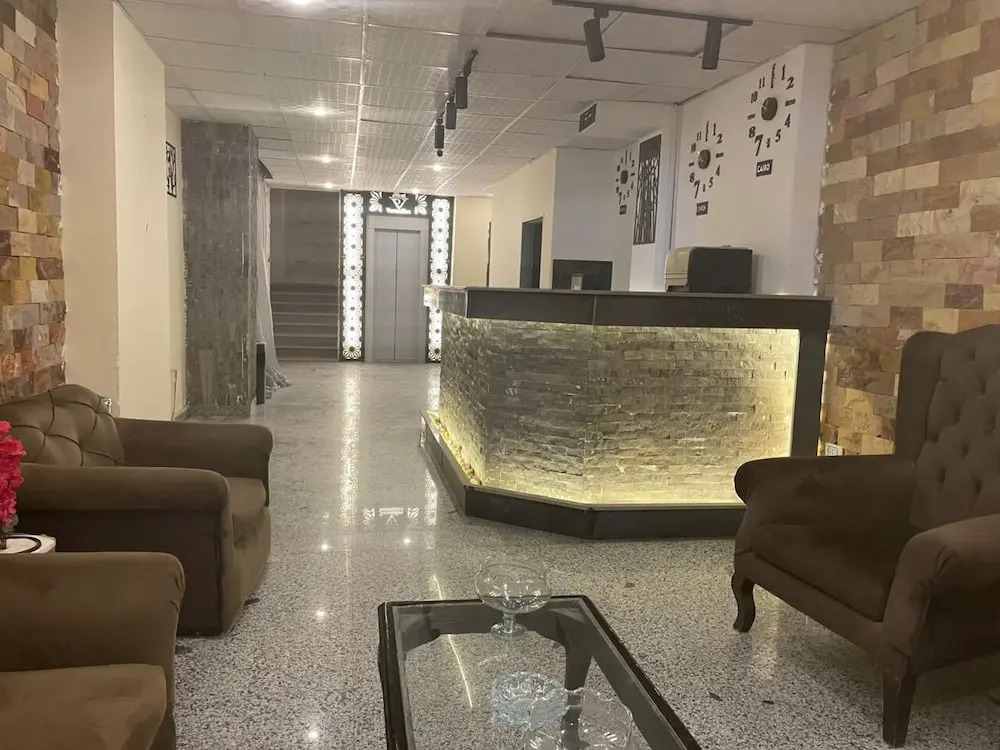 Verssailles Pyramids Hotel