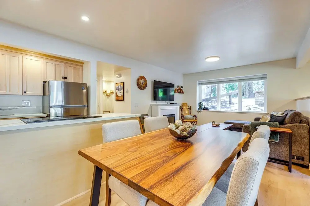 Walk to Mammoth Village: Chic Mountain Studio 101