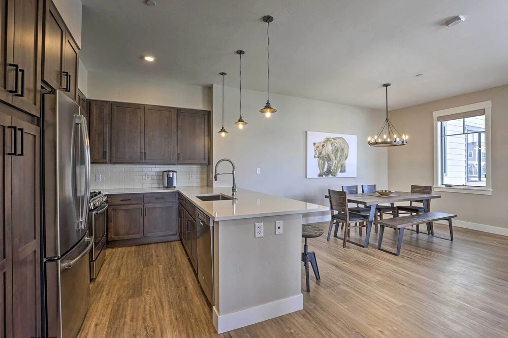 Newly Built Ski Condo w/ Hot Tub & Shuttle Access!