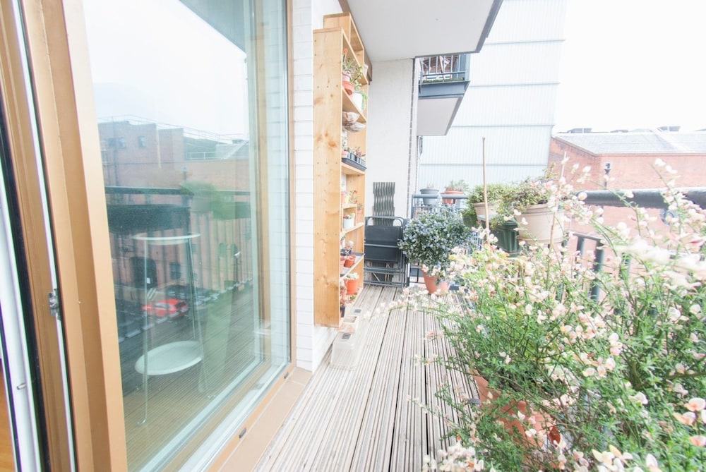 Quiet, Spacious 1BR Hackney Central Flat for 3