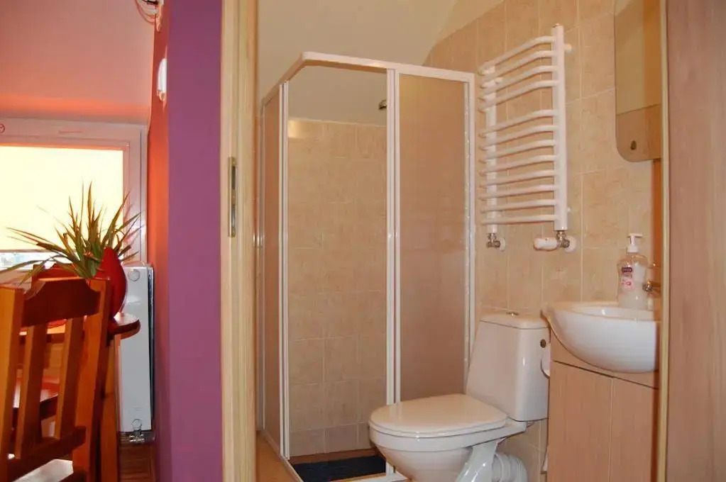 Hotelik Okęcie 39 - Nocleg i Parking Blisko Lotnisko Okęcie