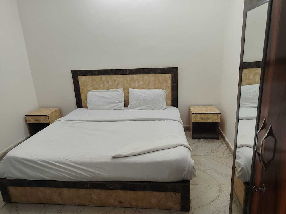 Hotel O Sector 12 Ghaziabad
