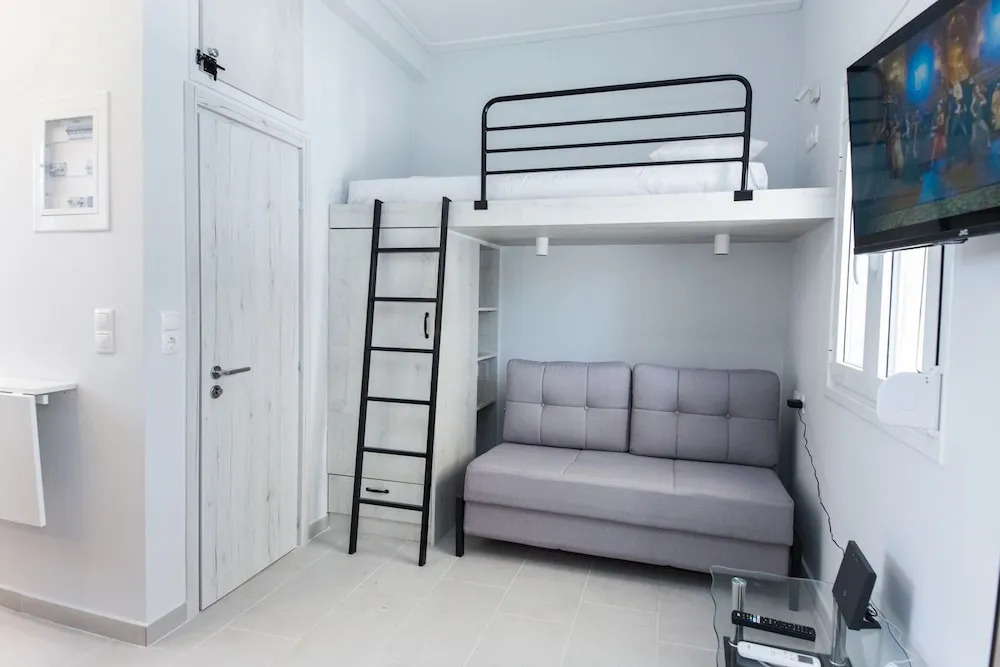 Modern Equipped Studio w View in Kipseli