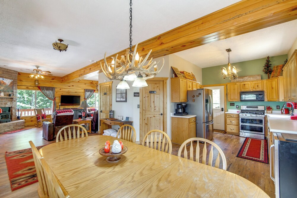 Duck Creek Village Cabin Near National Forest