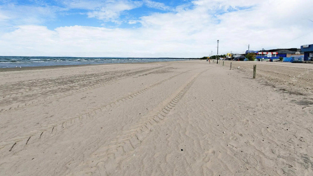Main Beach River Retreat - Wasaga Beach 1 - Main Strip - 95 Mosley St