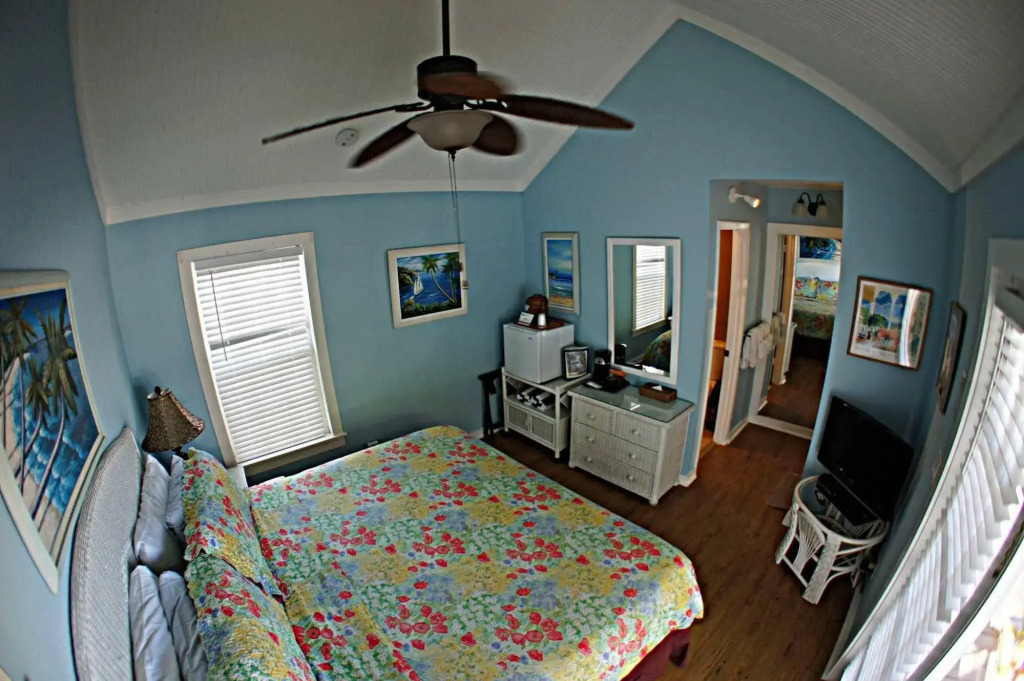 Seascape Tropical Inn